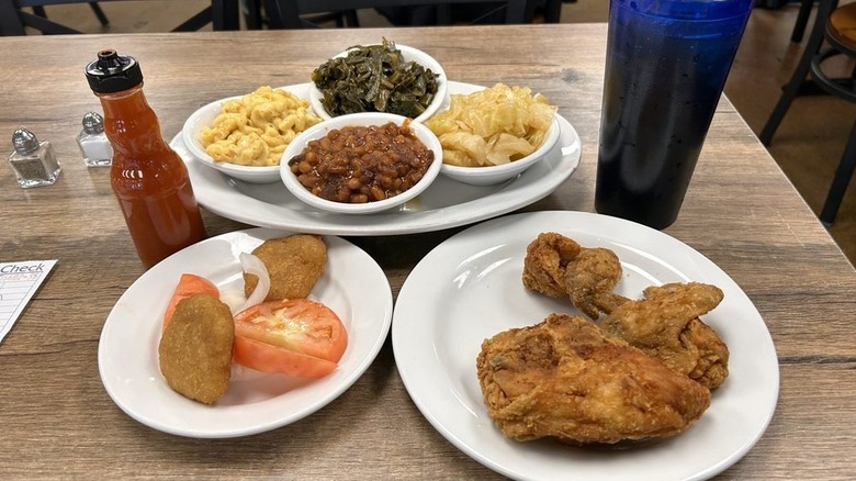 Fried chicken meal with sweet tea at Mississippi Belle