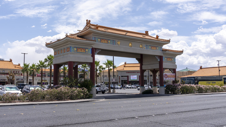Chinatown archway in Las Vegas