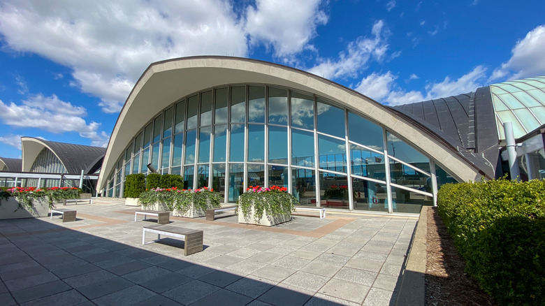 St. Louis Lambert International Airport exterior