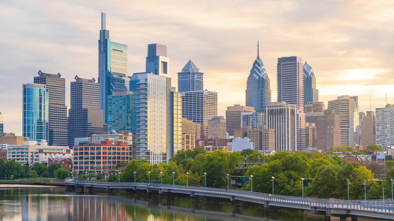 skyline of Philadelphia downtown area and river