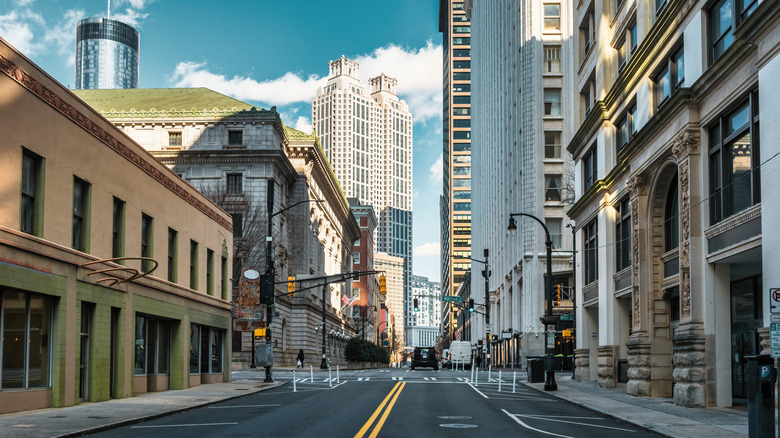 A street in Downtown Atlanta surrounded by buildings