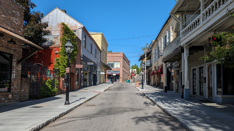 The empty, walkable streets of Nevada City, CA