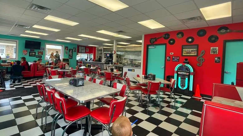 Bubby's Diner interior