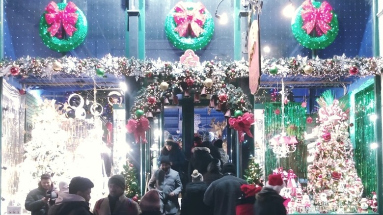 La Boutique de Noël de Québec decorated for Christmas