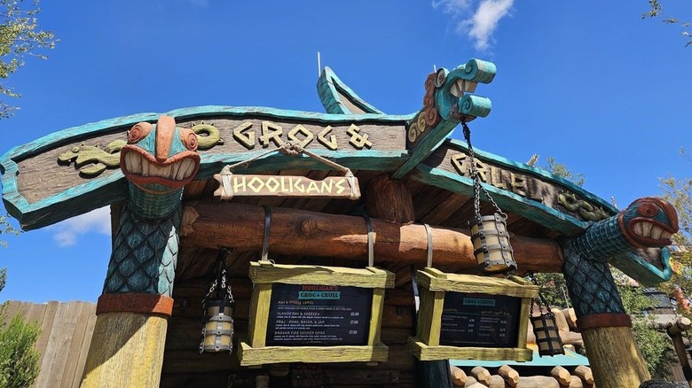 The exterior of Hooligan's Grog and Gruel, showing dragon-shaped signage