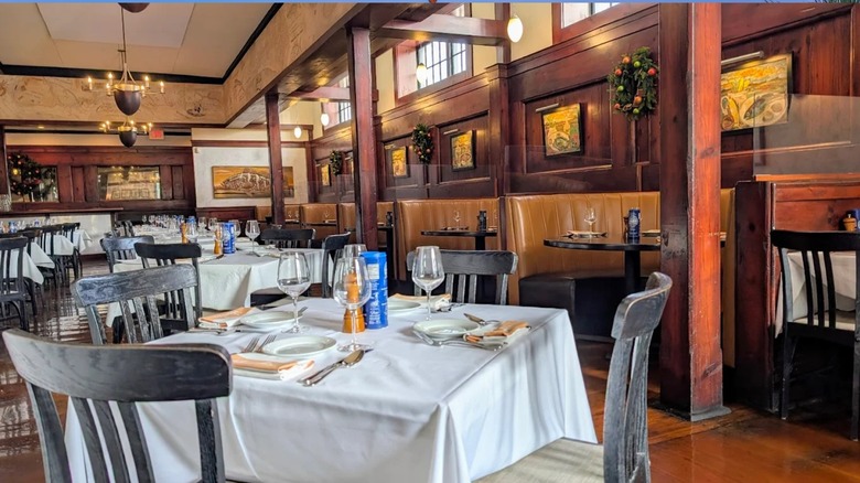 The interior of Hank's Seafood Restaurant