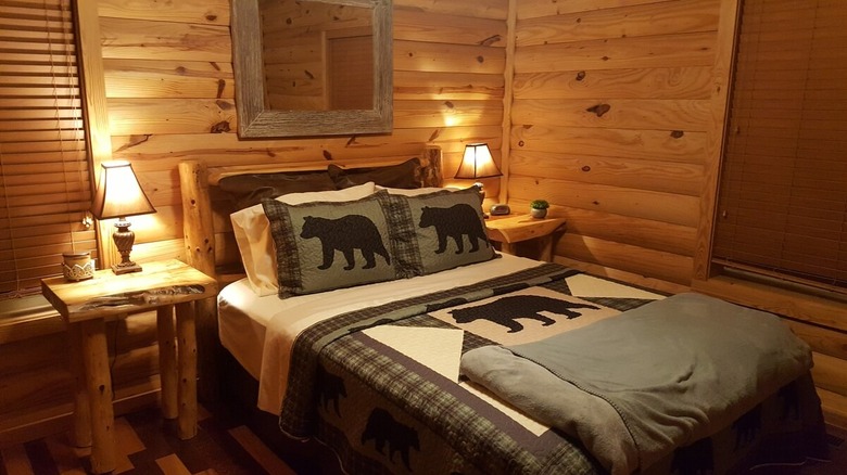 a small and cute bedroom with bear-themed linens in the Lovely Bear Cabin