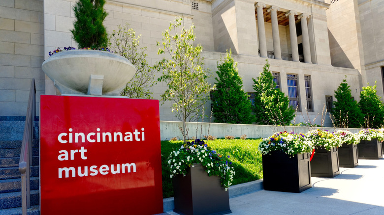 The bright red "Cincinnati Art Museum" sign sits in front of the museum's entrance.