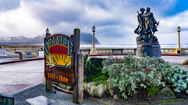 A sign and a statue in Seaside, Oregon