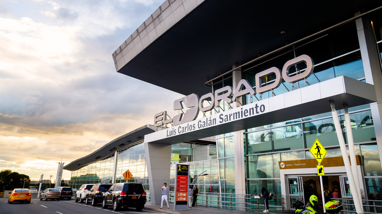 Entrance of El Dorado Airport with cars and taxis in front.