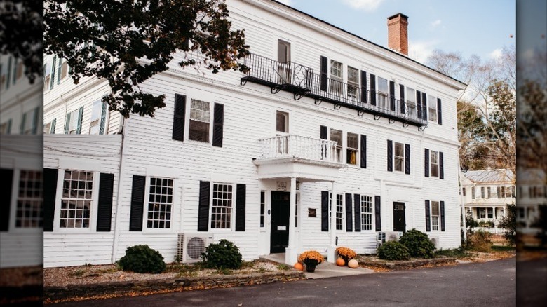 Outside the 1754 House Inn, Restaurant & Tavern