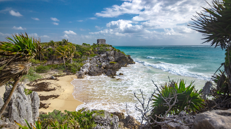 Tulum ruins overlooking the ocean