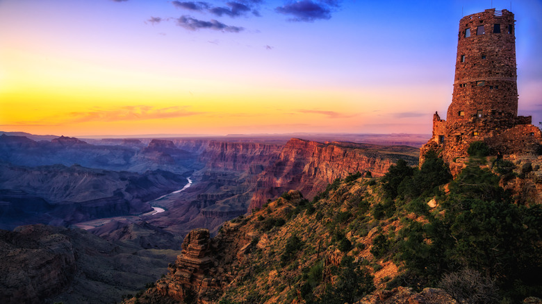 Desert View Watchtower overlooking East Rim