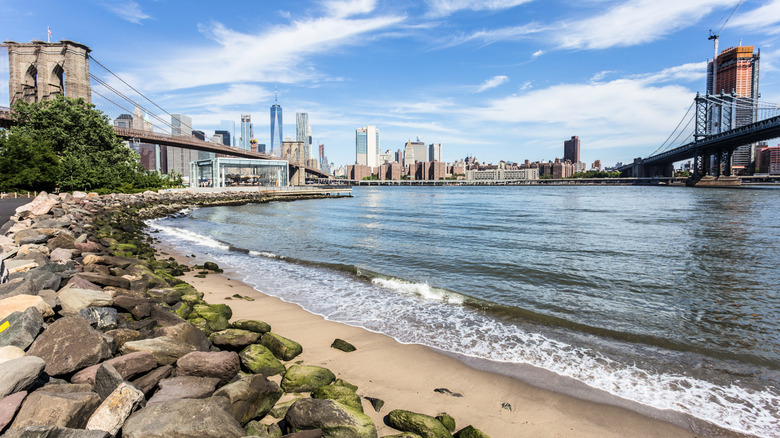 Smal sandy area in NYC