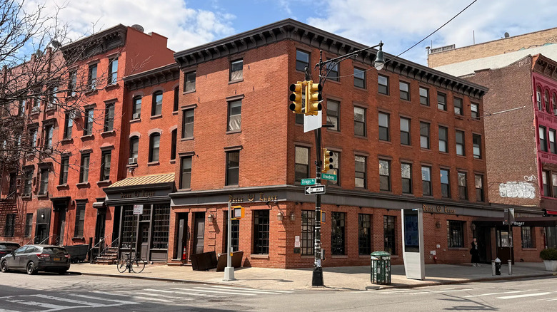 Brick exterior of Peter Luger Steakhouse