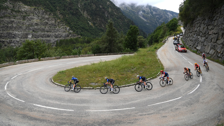 Cyclists on the hairpin turn of the Alpe d'Huez