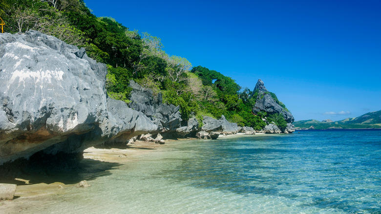 Beach near Sawa-i-lau Caves