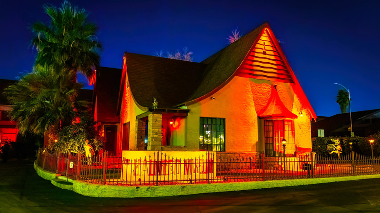 Exterior of Zak Bagans' The Haunted Museum, lit up in the dark