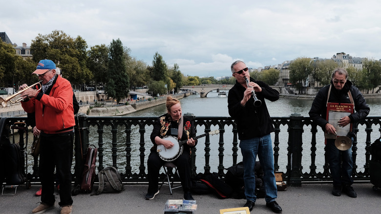 Musicians playing jazz in Paris