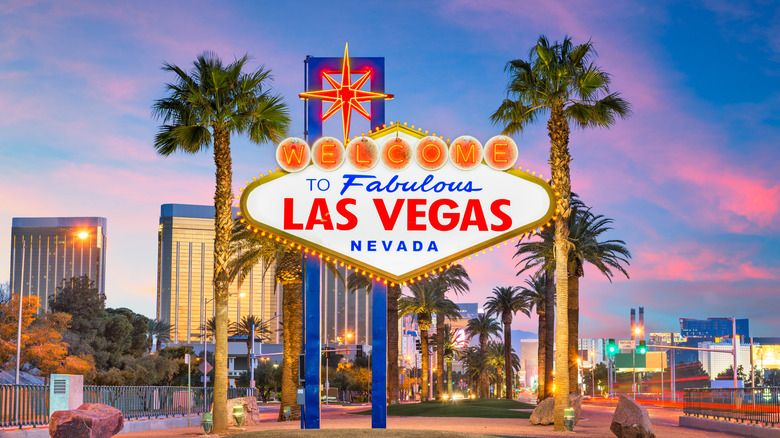 Welcome to Las Vegas sign at dusk