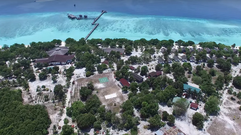 Pom Pom Island Resort overview