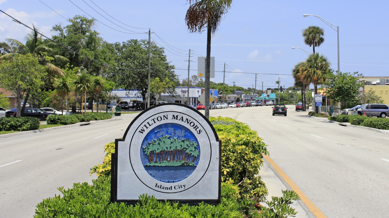 A Wilton Manors city limits sign