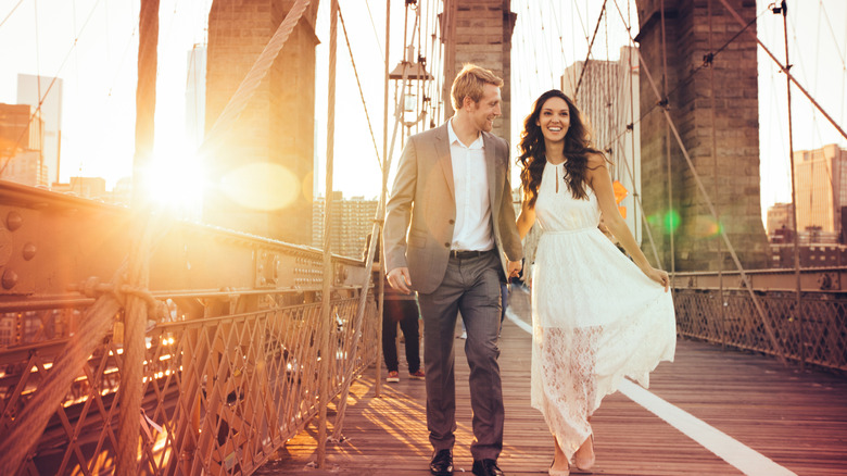 Wedding couple on Brooklyn Bridge, New York