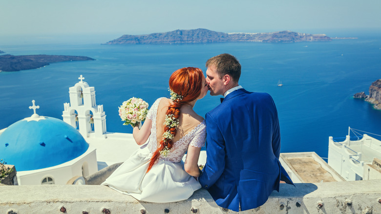 Wedding couple in Santorini, Greece