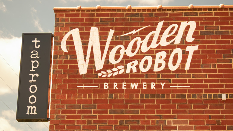 Wooden Robot brewery and taproom in Charlotte