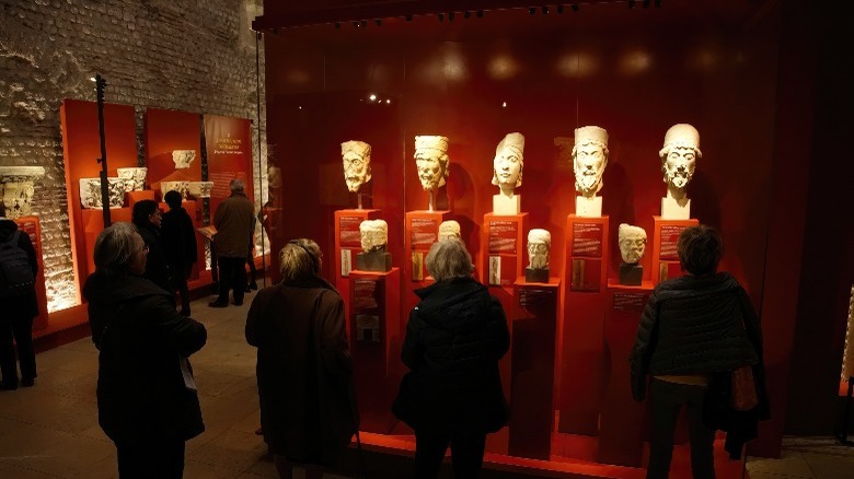 carved gothic statues cluny museum paris