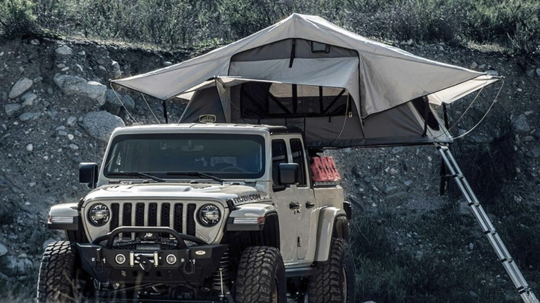 Smittybilt Gen2 Overlander Tent