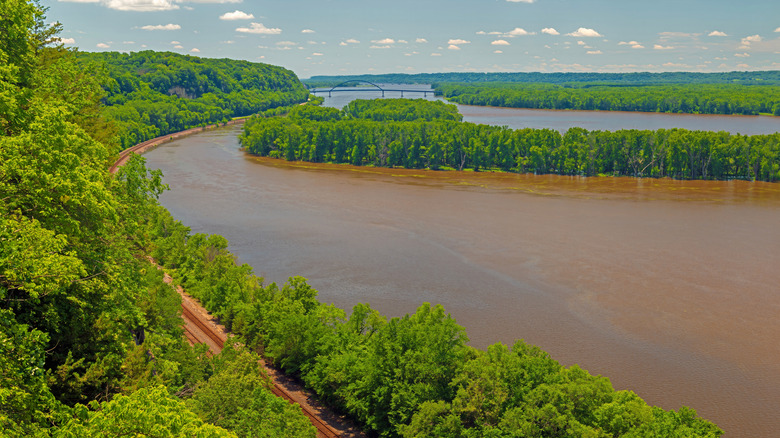 Bridge over the Mississippi River near Savanna, Illinois