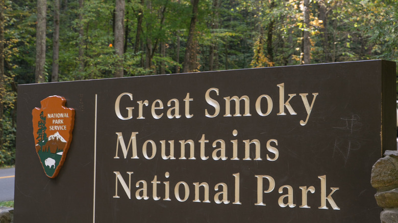 a sign for the Great Smoky Mountains National Park
