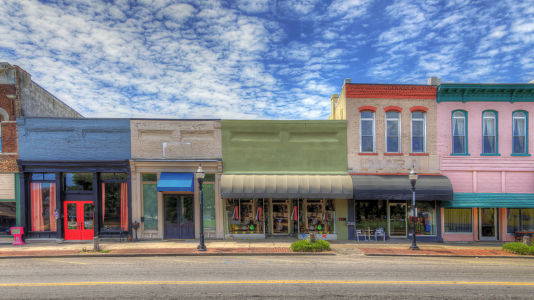 Colorful houses in Fayetteville, Tennessee