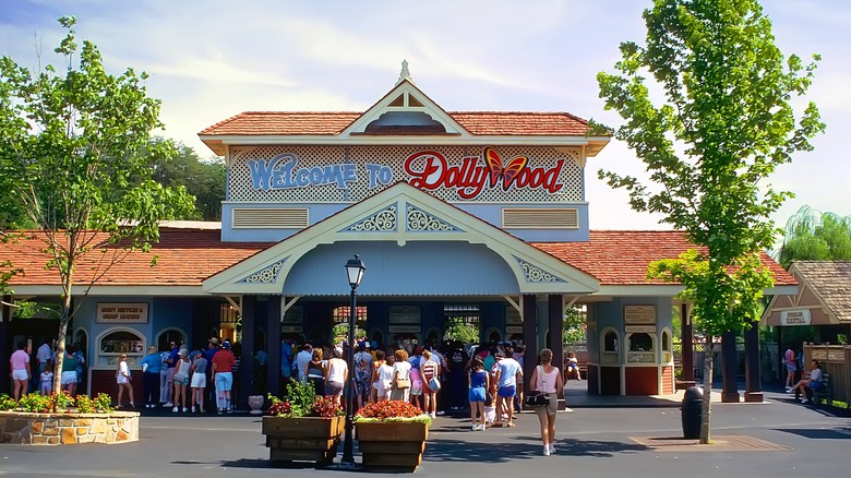 Dollywood theme park entrance