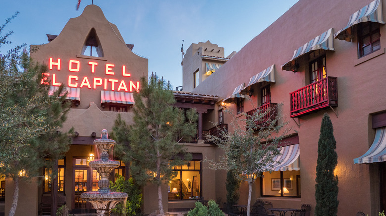 Hotel El Capitan courtyard in Van Horn, Texas