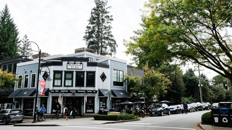 Intersection with charming building in Fort Langley, British Columbia, Canada