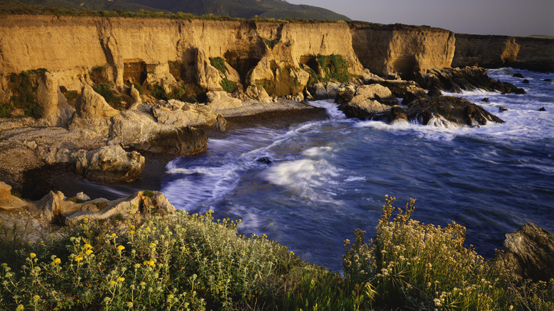 Rocky cliffs at Montana De Oro State Park, California