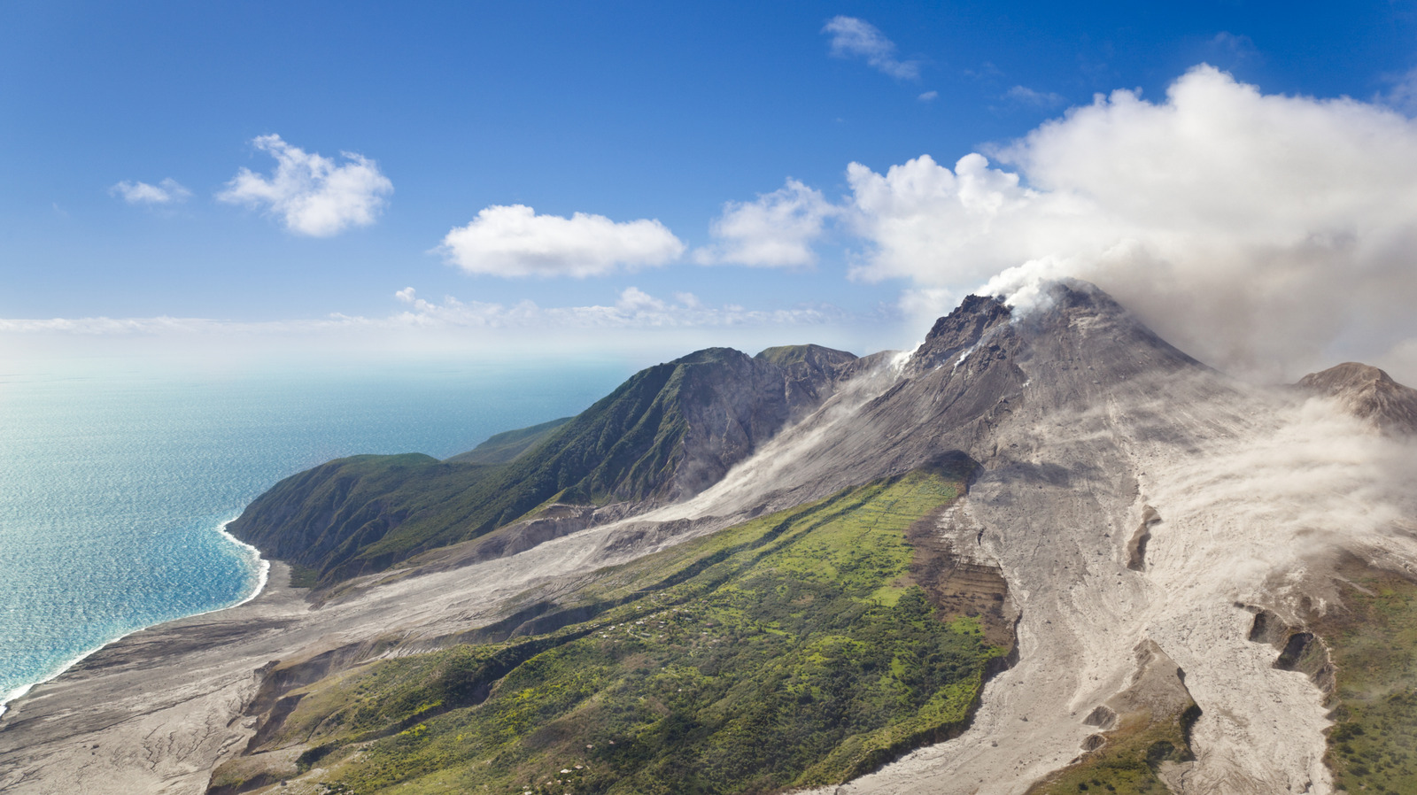The Caribbean's Wildly Underrated 'Emerald Isle' Is A Tropical Paradise Of Volcanoes, Beaches, And Jungle - Islands