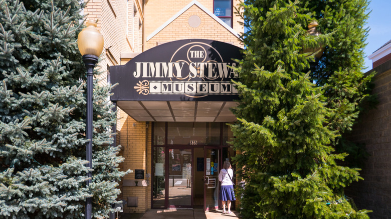 Entrance of the Jimmy Stewart Museum between trees