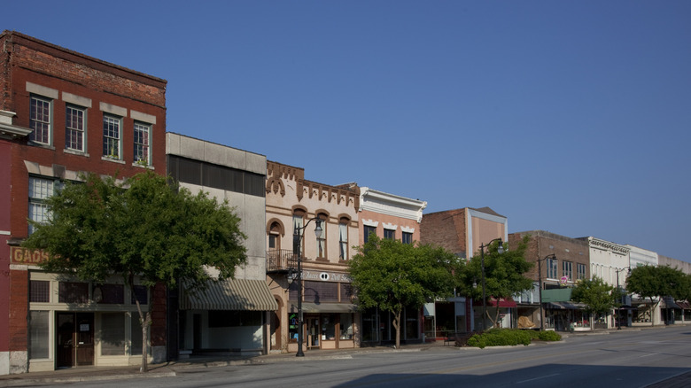 Streetview of Downtown Gadsden, Alabama, in the daytime