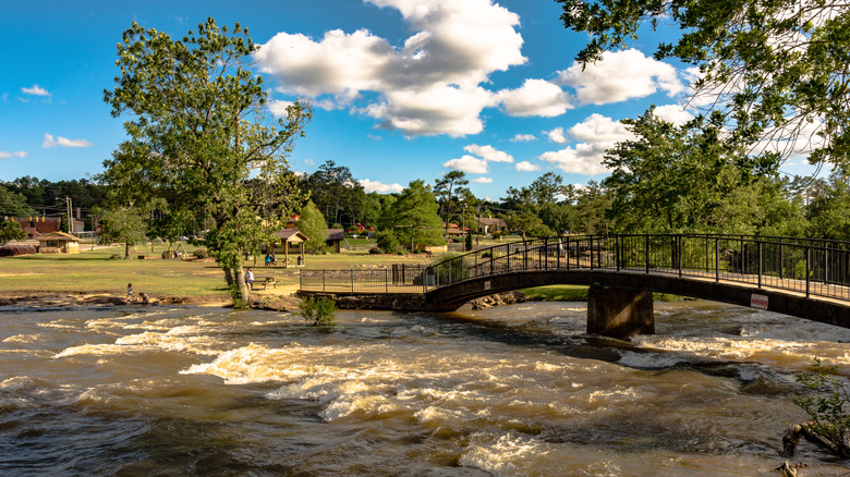 Noccalula Falls park welcomes visitors to Gadsden