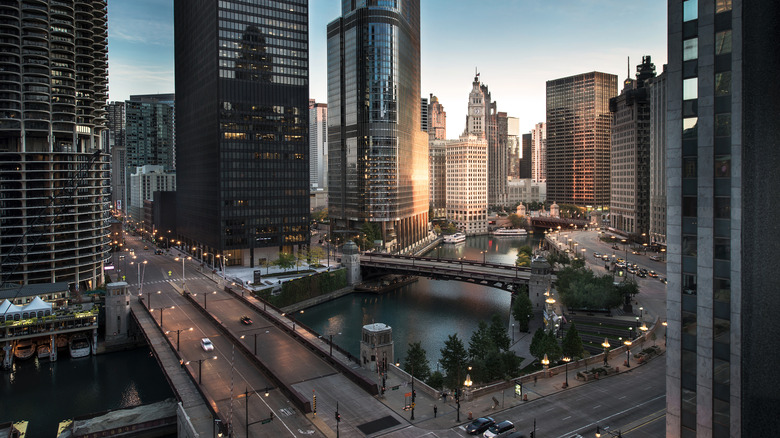 Bird's eye view of Chicago buildings and bridges