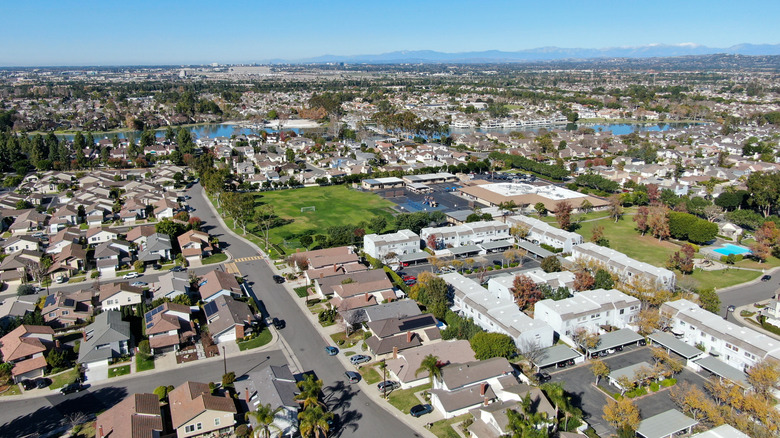 Aerial view of an Irvine, California neighborhood