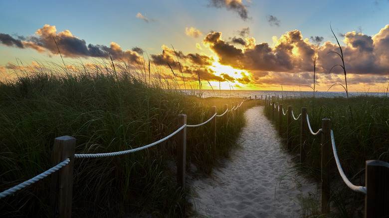 Pedestrian path to Delray Beach, Florida