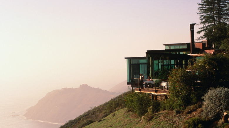A glass cabin overlooking the ocean in Big Sur