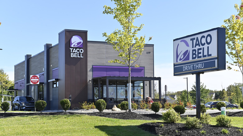 Taco Bell with a drive thru in Ohio