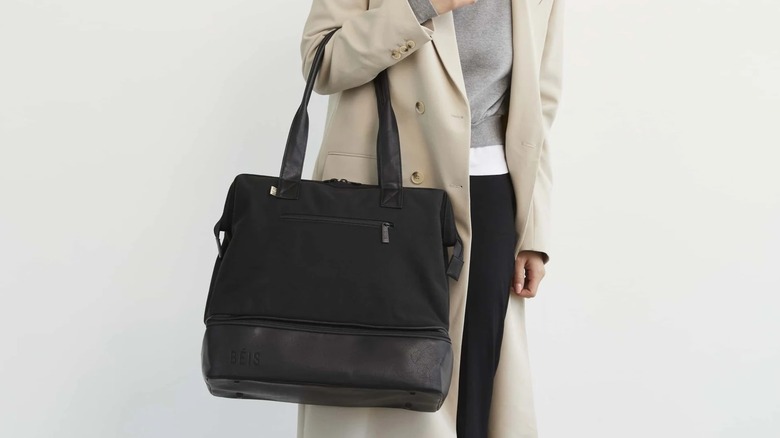 Product image of the Mini Weekender in Black from Béis