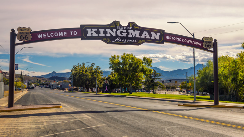 A welcome arch over a road for Kingman, Arizona