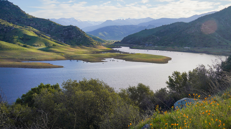 Lake Kaweah in California's Sierra Nevada Mountains on a partly cloudy afternoon